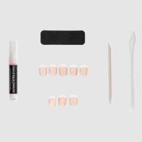 Faux ongles carrés courts...