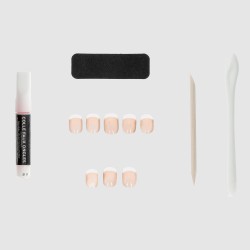 Faux ongles carrés courts...