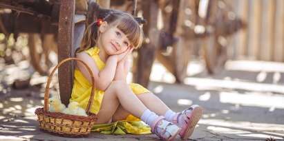 Des coiffures simples avec les accessoires préférés de vos enfants