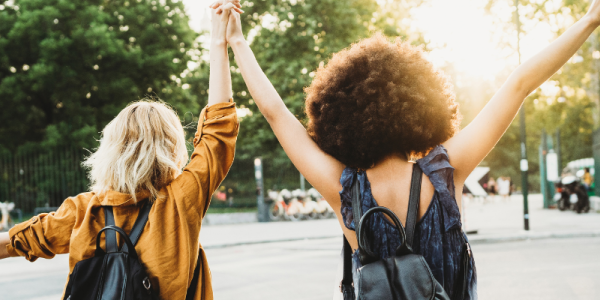 Coiffures faciles et stylées pour la rentrée : adopte le look sans prise de tête 