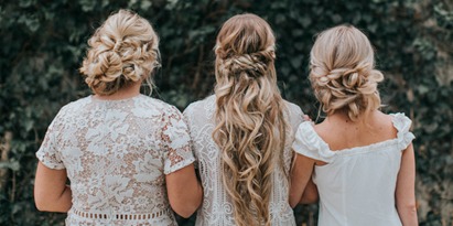 Quelles coiffures adopter quand on est invitée à un mariage ?