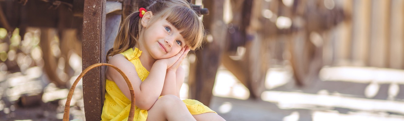 Des coiffures simples avec les accessoires préférés de vos enfants