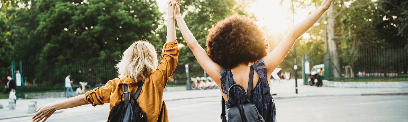 Coiffures faciles et stylées pour la rentrée : adopte le look sans prise de tête 