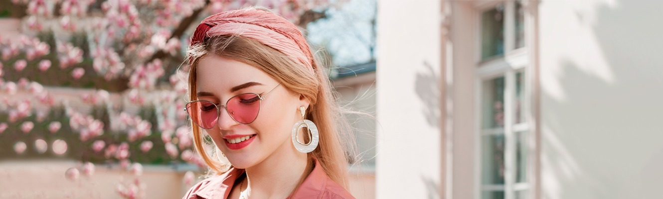 Quelles coiffures adopter avec un bandeau  ? 